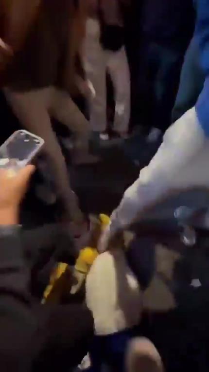 驚！尼克斯大勝步行者后，哈利伯頓遭主場球迷群毆